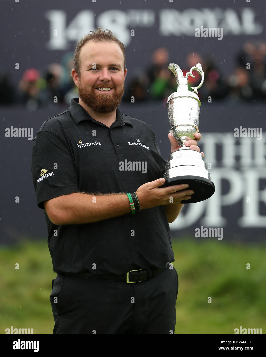 La République d'Irlande Shane Lowry célèbre avec la Claret Jug après avoir remporté le championnat ouvert en 2019 au Club de golf Royal Portrush. Banque D'Images