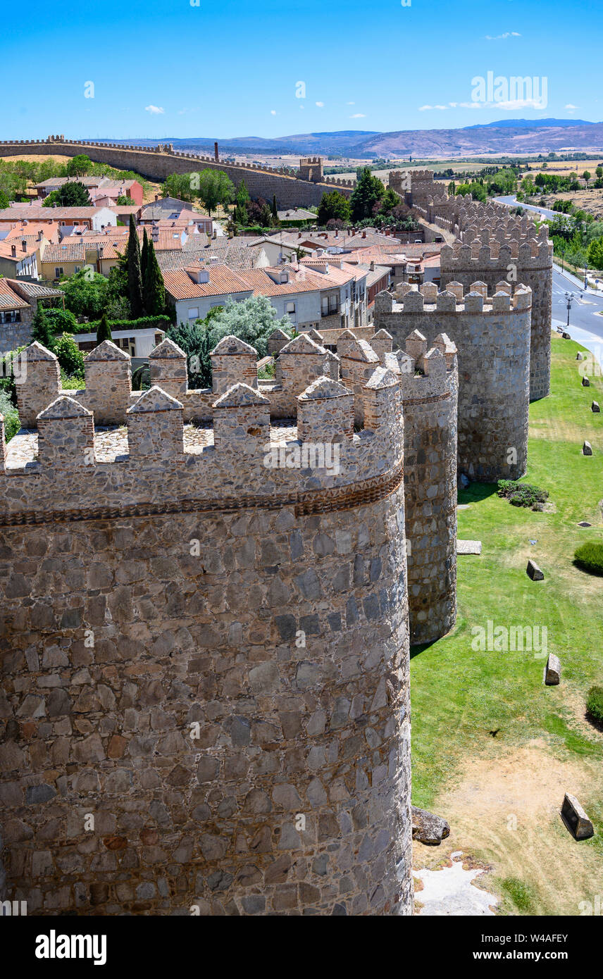 Le medeivil murs entourant la ville d'Avila, Castille et Leon, Espagne Banque D'Images