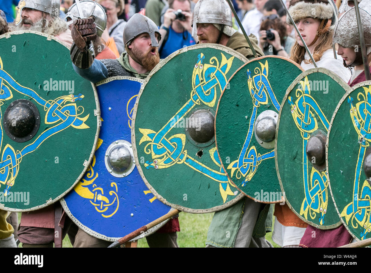 Heysham, Lancashire. 21 juillet 2019. Le Festival Viking fantastique avec une histoire vivante campement, parade, de reconstitution, exposition d'armes, de l'artisanat et la lutte contre la concurrence revient pour la quatrième année à Half Moon Bay, sur le front de Heysham dans le Lancashire. Credit : Cernan Elias/Alamy Live News Banque D'Images