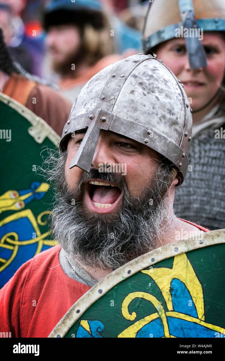 Heysham, Lancashire. 21 juillet 2019. Le Festival Viking fantastique avec une histoire vivante campement, parade, de reconstitution, exposition d'armes, de l'artisanat et la lutte contre la concurrence revient pour la quatrième année à Half Moon Bay, sur le front de Heysham dans le Lancashire. Credit : Cernan Elias/Alamy Live News Banque D'Images