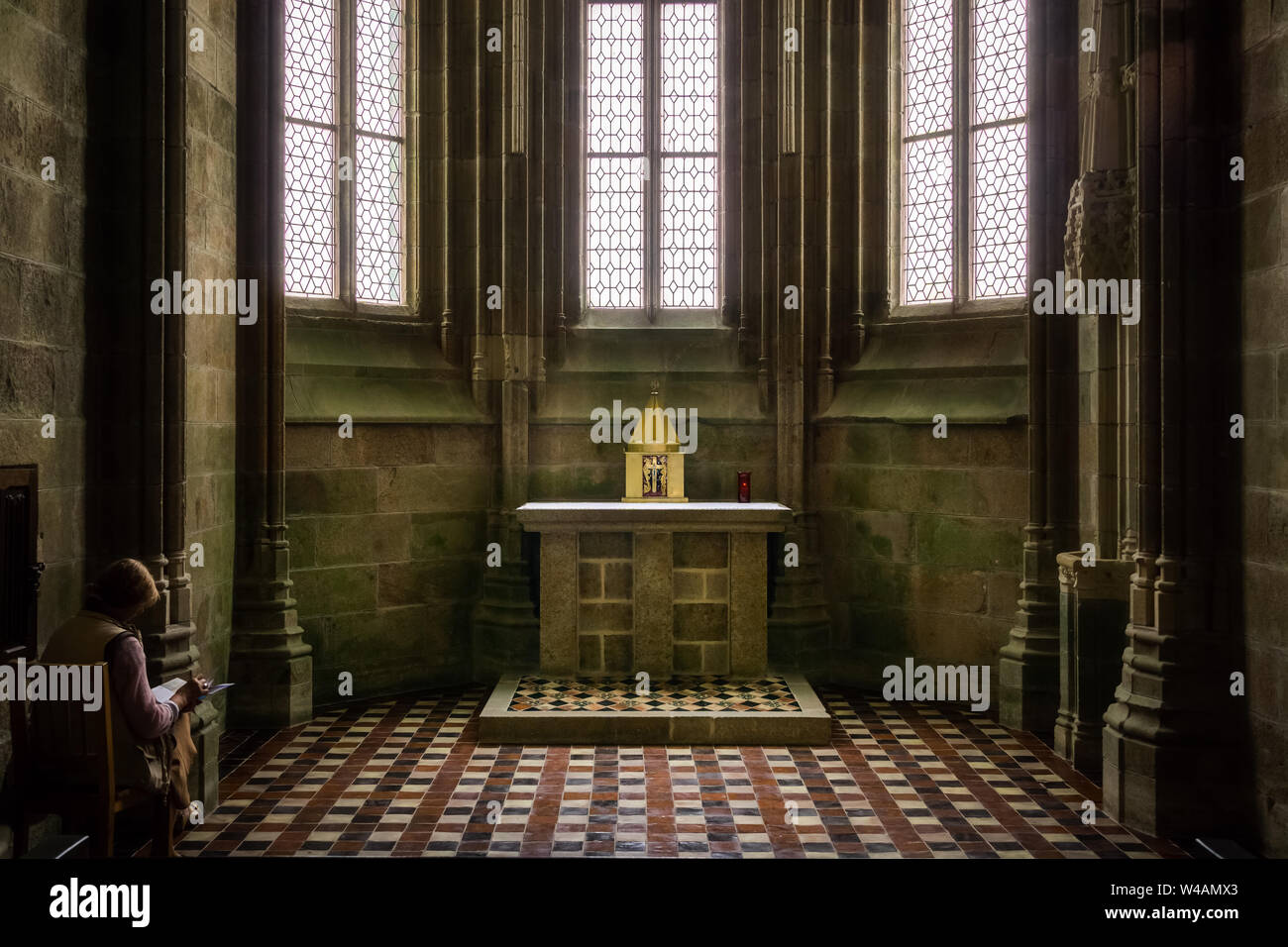 Apsidiole ou chapelle de l'abside dans le choeur gothique de Mt St Michel église abbatiale, Normandie, France. Banque D'Images