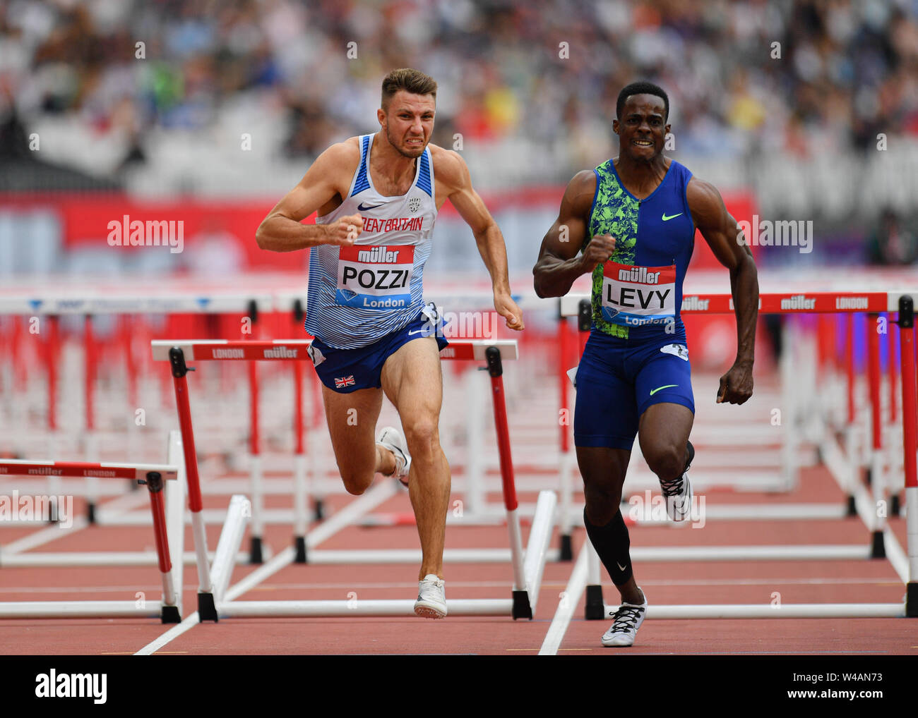 Londres, Royaume-Uni. 21Th Nov, 2019. Andrew Pozzi (GBR) (à gauche) et Ronald Levy (JAM) (à droite) en 110m haies lors des Jeux à Londres Muller Anniversaire Stadium le dimanche, Juillet 21, 2019 à Londres en Angleterre. Credit : Taka G Wu/Alamy Live News Banque D'Images