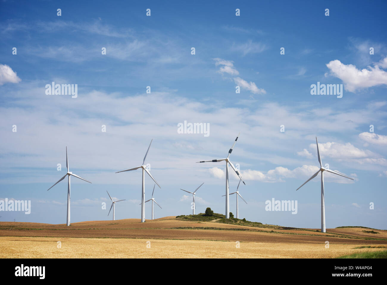 Les moulins à vent pour la production électrique renouvelable en Navarre, Espagne. Banque D'Images