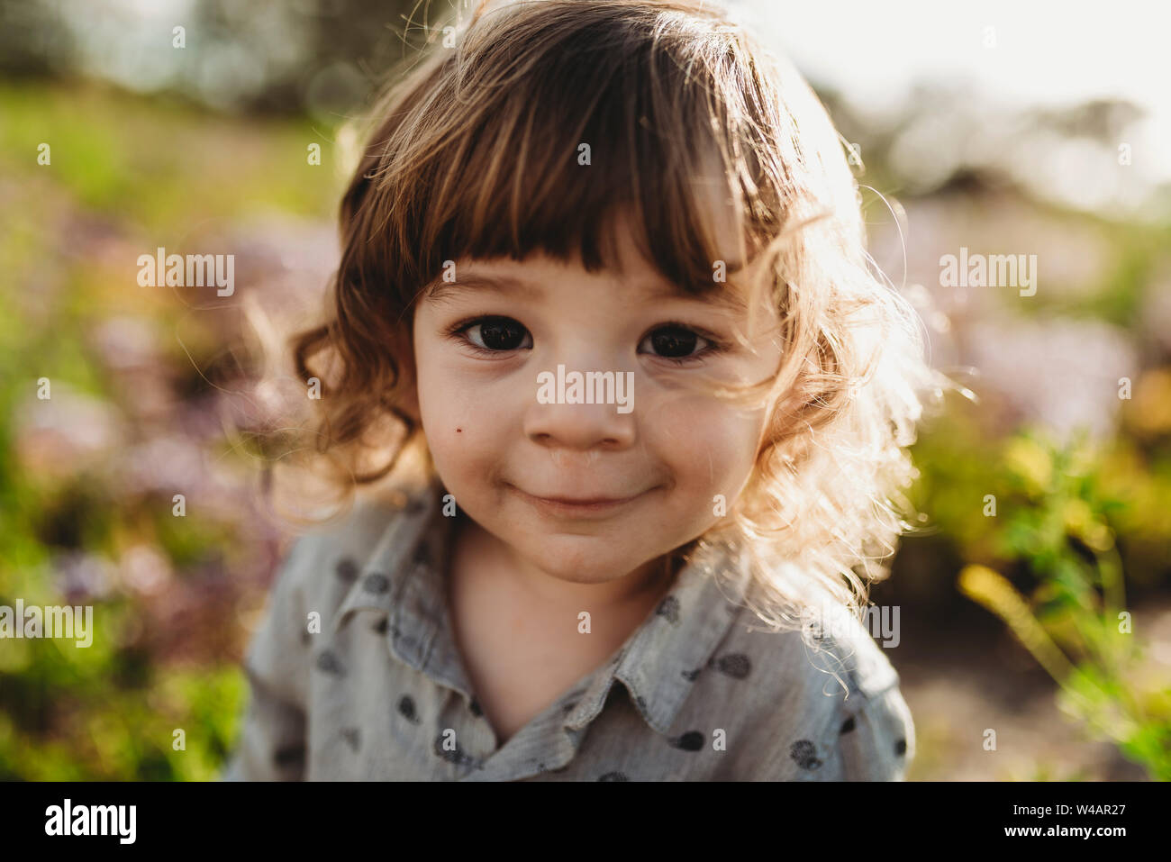 Close up portrait of little boy smiling in backlight Banque D'Images