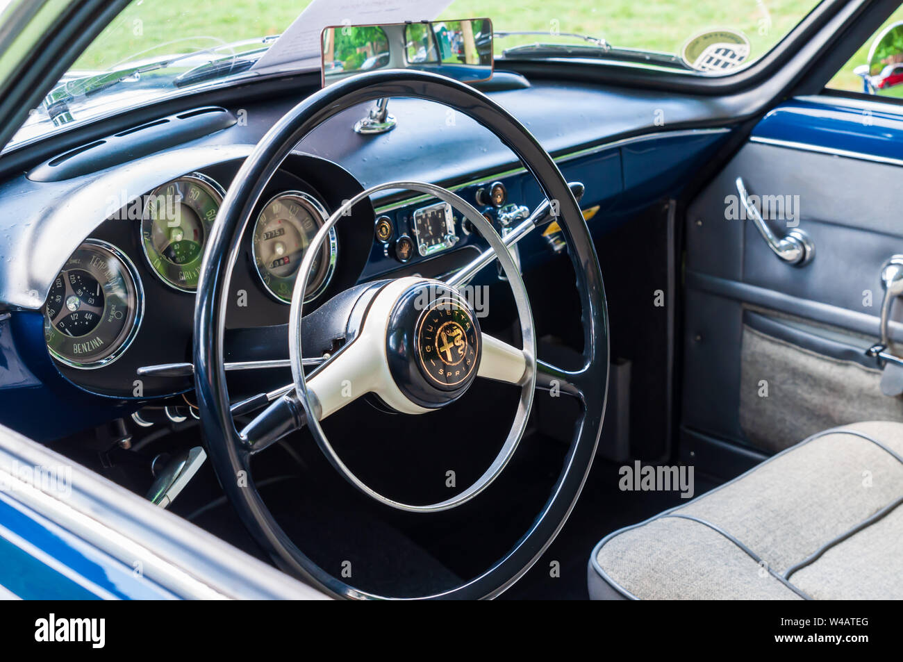 Intérieur d'une Alfa Romeo Giulietta 1957 au Gran Prix de Pittsburgh, Pittsburgh, Pennsylvanie, USA Banque D'Images