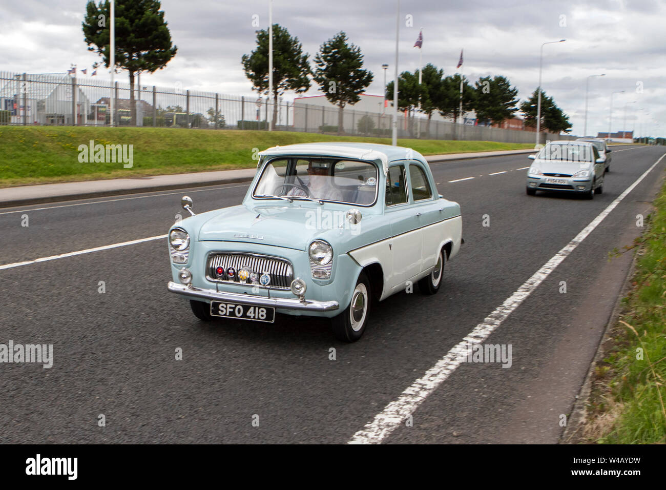5000 Festival des transports - Tram Dimanche 2019 OFS 418 Ford Prefect véhicules anciens et voitures participer à la classic car show dans le Lancashire, Royaume-Uni Banque D'Images