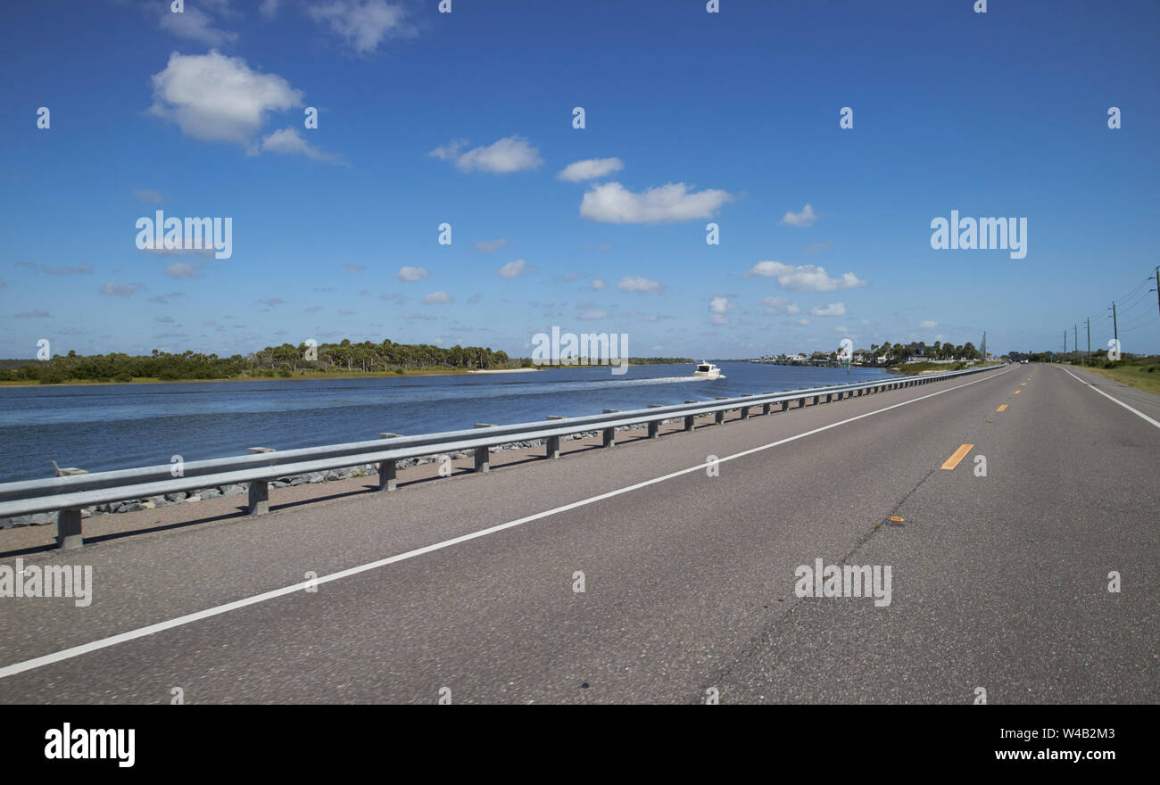 En direction nord sur l'a1a l'autoroute côtière près de St Augustine en Floride US USA Banque D'Images