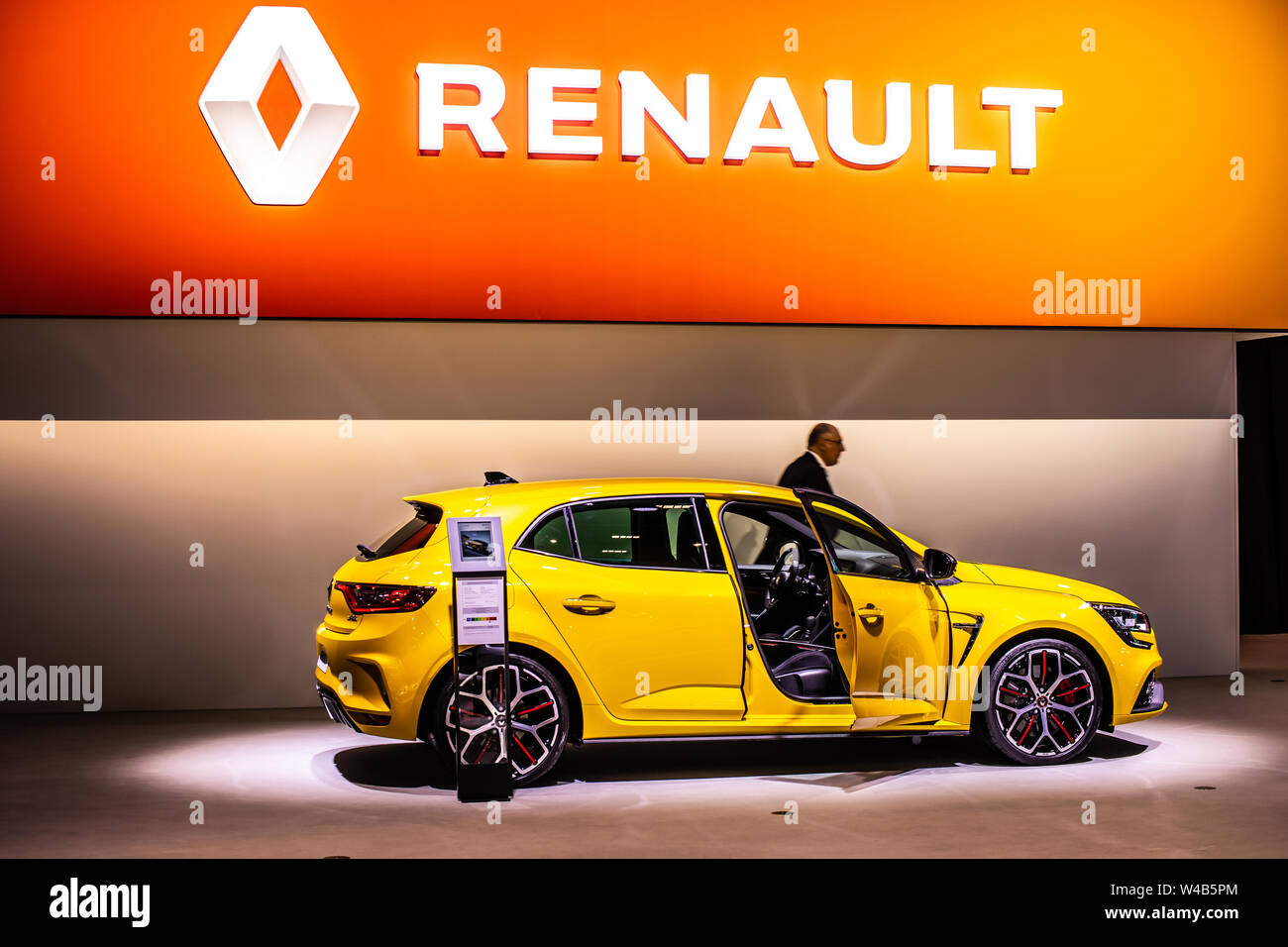 Bruxelles, Belgique, Jan 2019 : Renault Megane RS jaune métallique, Bruxelles Salon de l'automobile, produit par le français Renault fabricant automobile multinationale Banque D'Images