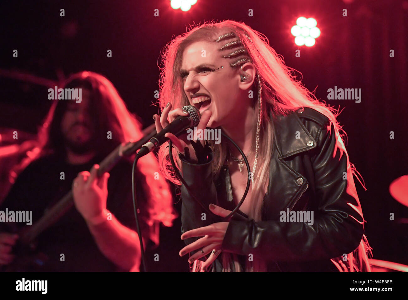 Londres, Royaume-Uni. 21 juillet, 2019. Nda Gruman est un chanteur de Scardust d'Israël procède au Lexington, Pentonville Road, Islington, le 21 juillet 2019, Londres, Royaume-Uni. Credit Photo : Alamy/Capital Live News Banque D'Images