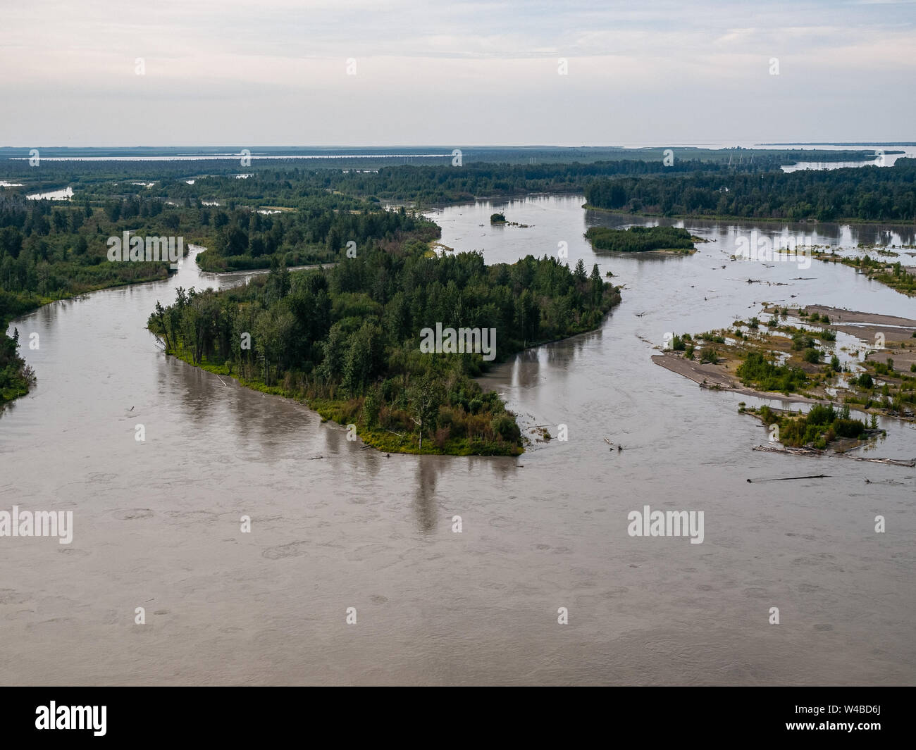 Vol de Piper Super Cub de l'aéroport de Anchorage Lake Hood PALH à Alexander Creek. Rivière Susitna, point Mackenzie. Entrée de cuisson. Pneus de toundra. Plan de bague. Banque D'Images