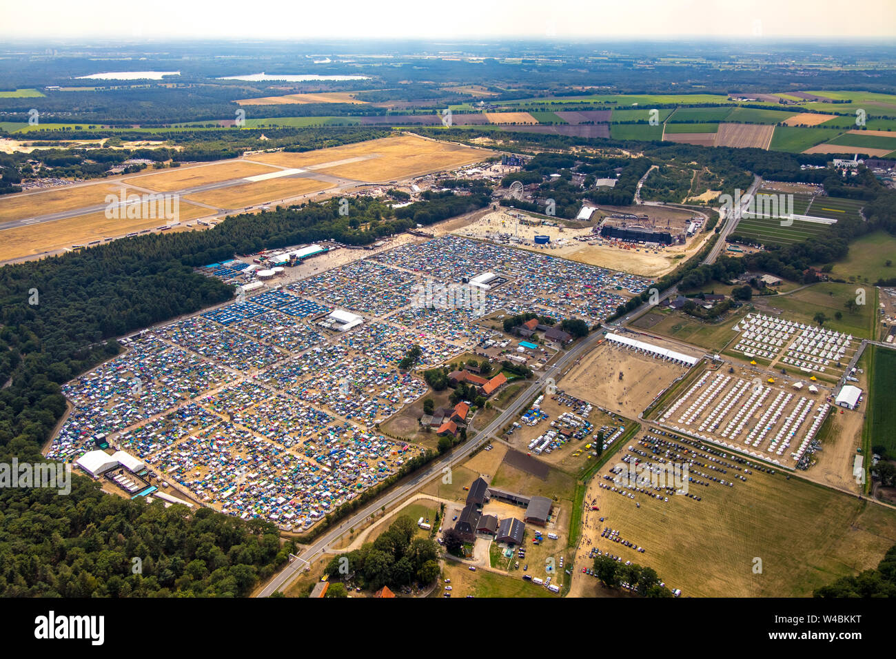 Festival 2019 ParookaVille Luftbild à l'aéroport de Weeze, fête de la musique dans le domaine de la musique de danse électronique à Weeze sur le Rhin inférieur, Rhénanie-N-W Banque D'Images