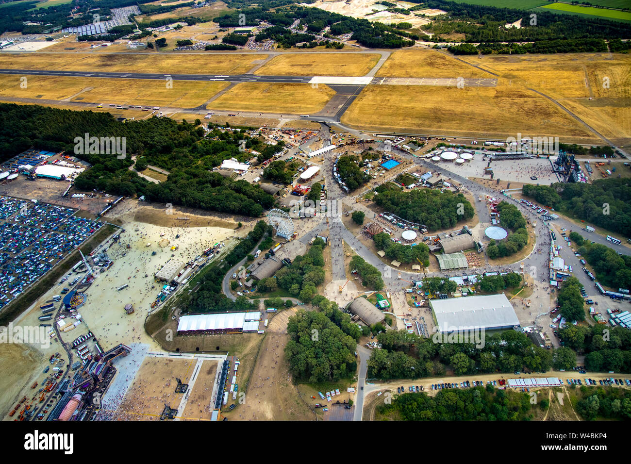 Festival 2019 ParookaVille Luftbild à l'aéroport de Weeze, fête de la musique dans le domaine de la musique de danse électronique à Weeze sur le Rhin inférieur, Rhénanie-N-W Banque D'Images