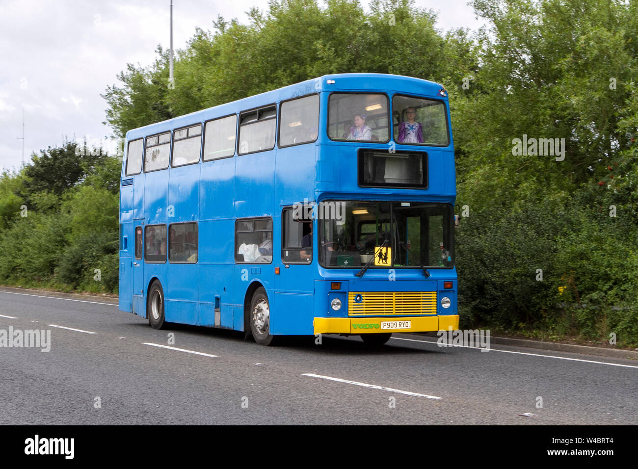 5000 Festival des transports - Tram Dimanche 2019 P909 RYO Leyland coach bus véhicules anciens et voitures participer à la classic car show dans le Lancashire, Royaume-Uni Banque D'Images