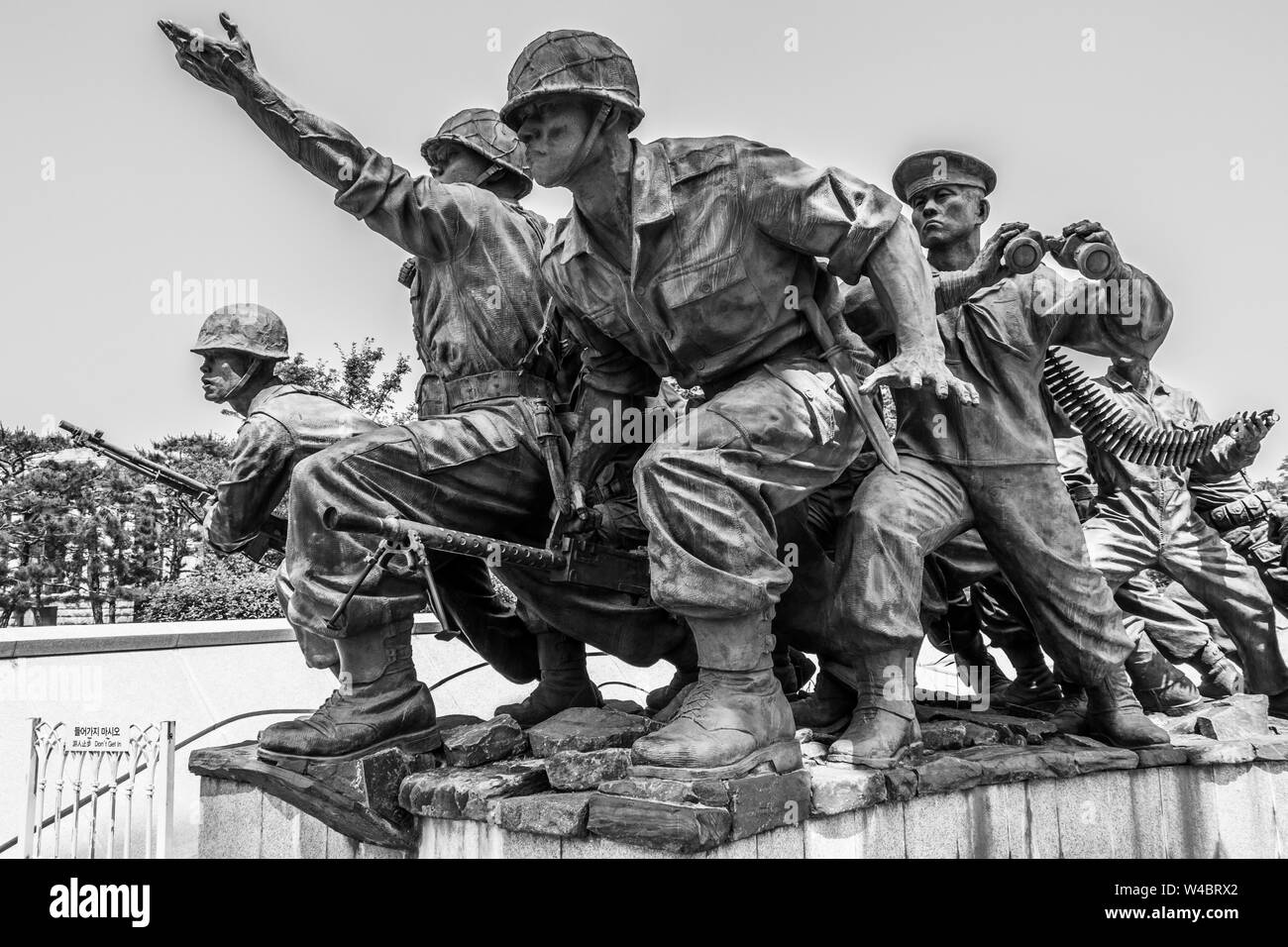 Monument avec des soldats de combat pour la réunification pacifique de l'entreprise en mémorial de la guerre de Corée. , Yongsan à Séoul, Corée du Sud, en Asie. Banque D'Images