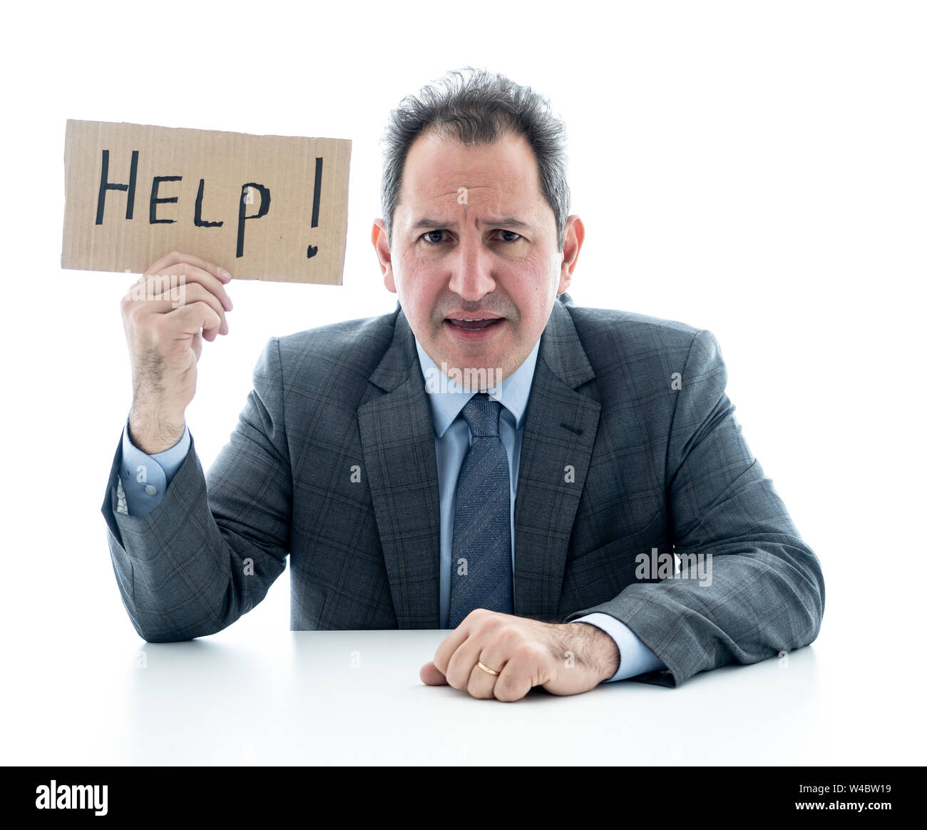 Âge moyen de dépression caucasian businessman désespéré et fatigué tenant une aide connexion à la colère, frustré et malheureux. En affaires et le stress au w Banque D'Images