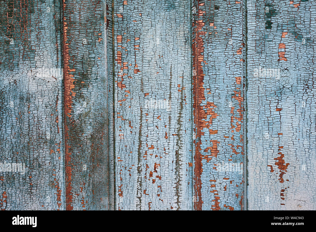 Texture vintage de la vieille porte en bois avec peinture de fissuration et l'écaillage. Un arrière-plan. Banque D'Images
