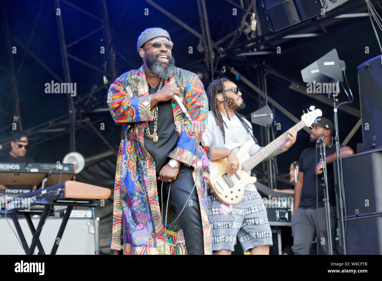 Tariq 'Black pensé' Trotter et Mark Kelley, jouant avec les racines, sur la scène principale à l'OnBlackheath Music Festival 2019 Banque D'Images