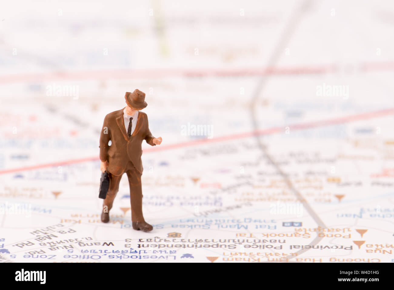 Miniatures de voyageur avec fond de carte,business concept Banque D'Images