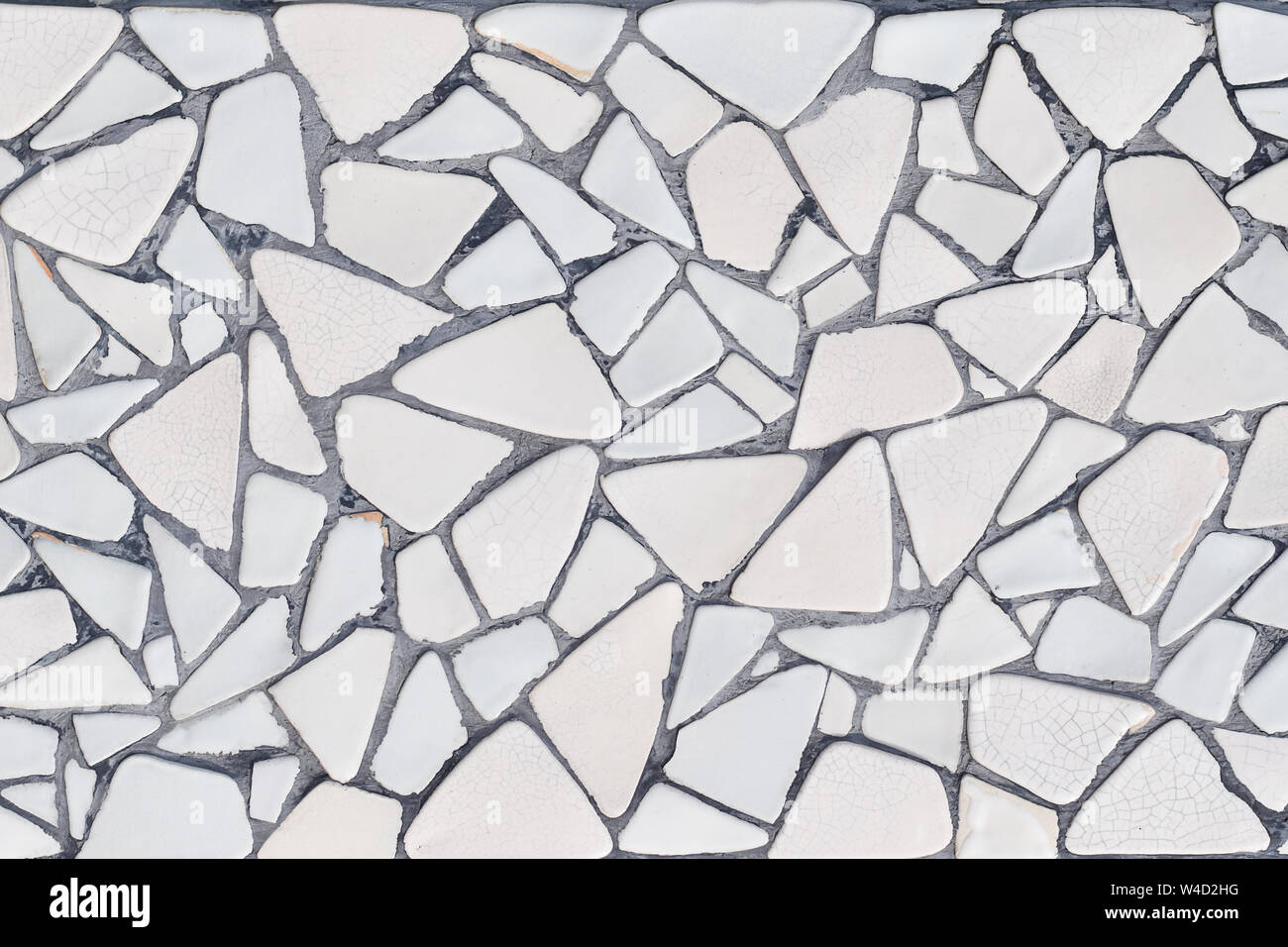 Carreaux cassés sans mosaïque motif. Blanc et gris, texture de mur Banque D'Images
