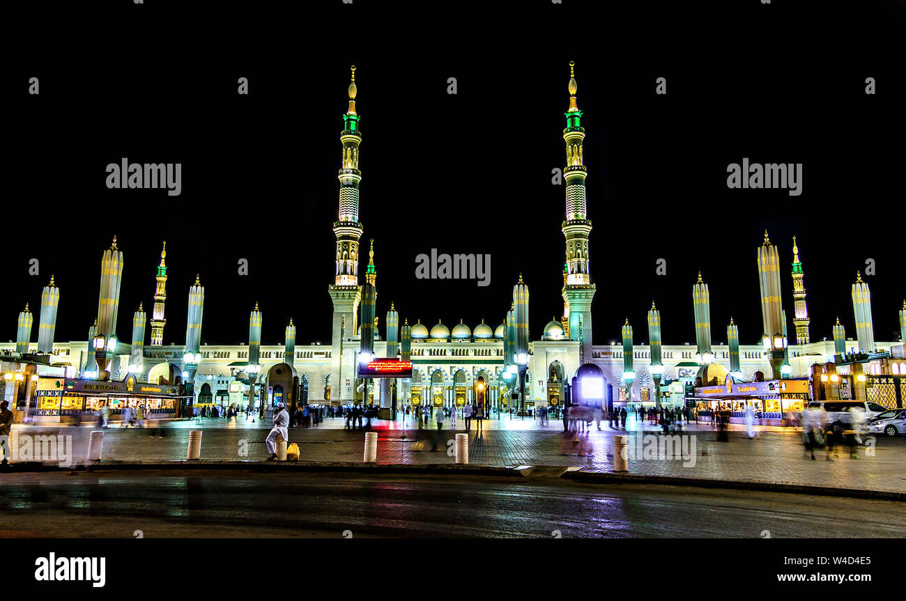 La Sainte Mosquée de Médine Belle Vue de nuit. Banque D'Images