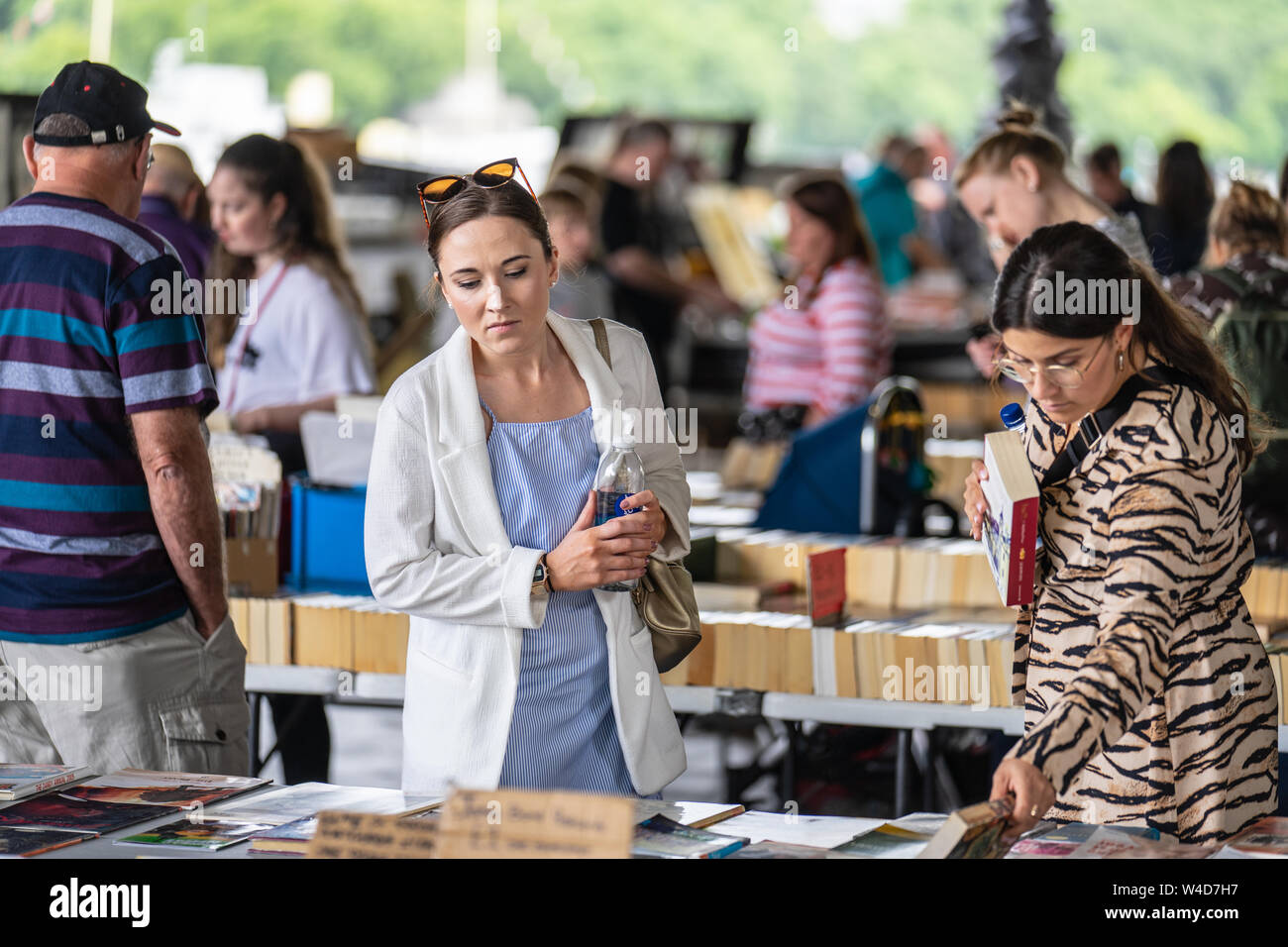 London,UK, Juillet, 2019. Niché dans Waterloo Bridge est l'un des seuls livres de seconde main extérieure permanente des marchés dans le sud de l'Angleterre Banque D'Images