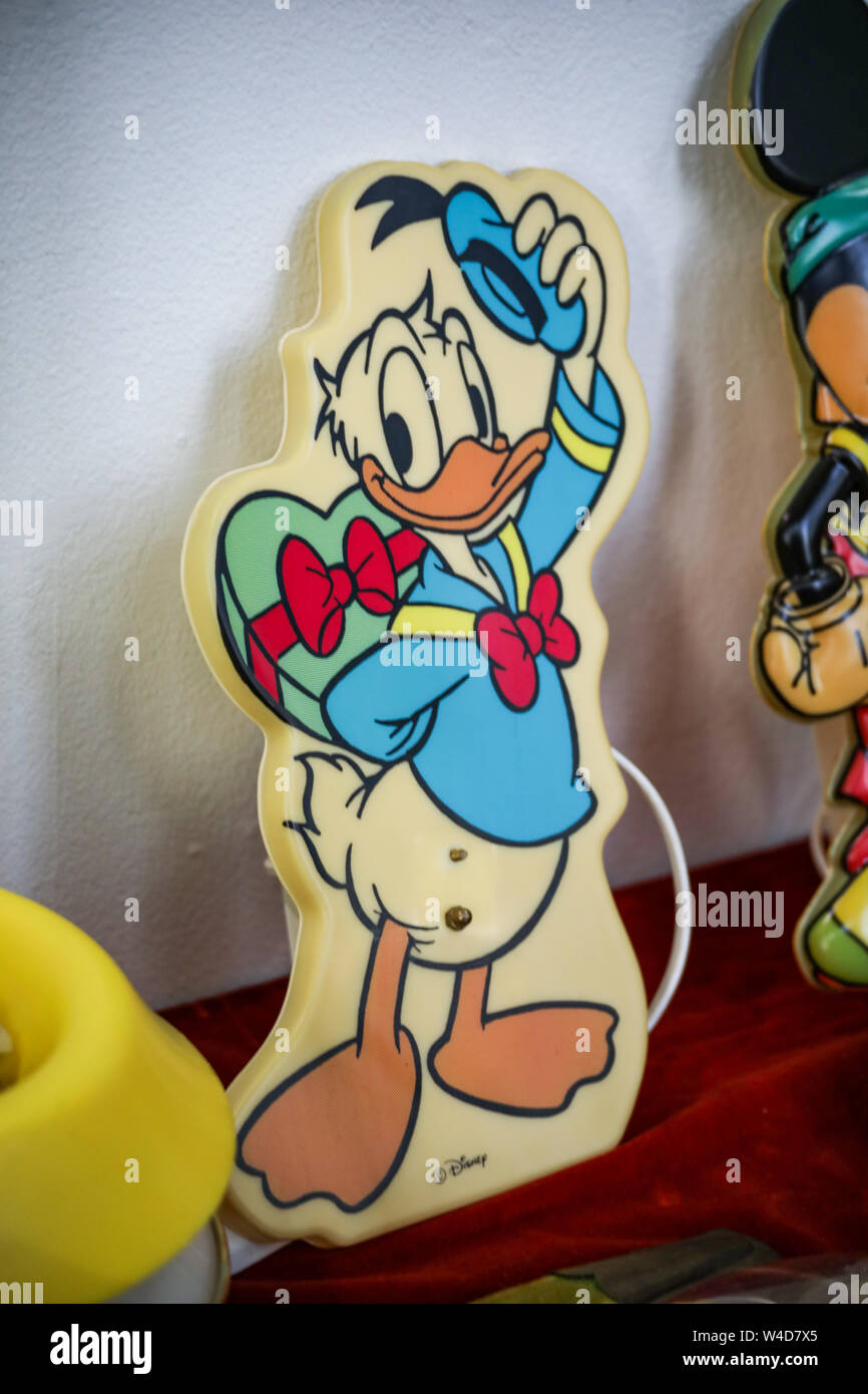 Donald Duck en plastique Vintage rétro et à l'abat-jour Vintage Design Expo à Helsinki, Finlande Banque D'Images