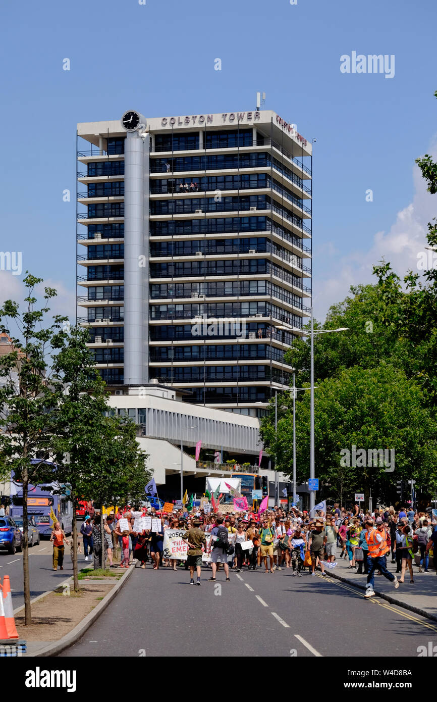 Dans le cadre de l'extinction d'un mouvement de rébellion soulèvement groupe ont occupé Bristol Bridge dans le centre de la ville. La protestation est d'élever un Banque D'Images