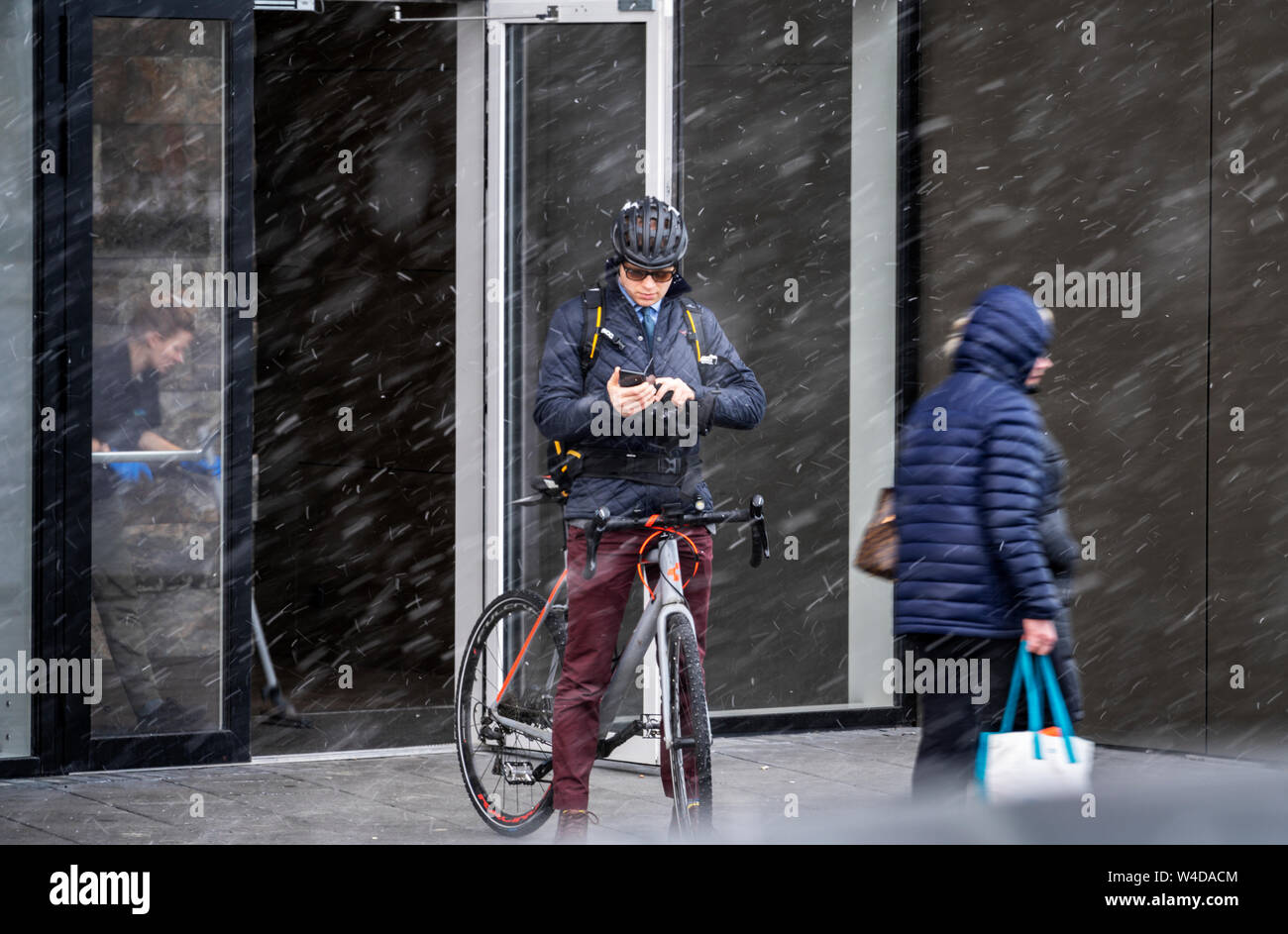 Il neige à Reykjavik, Islande Banque D'Images