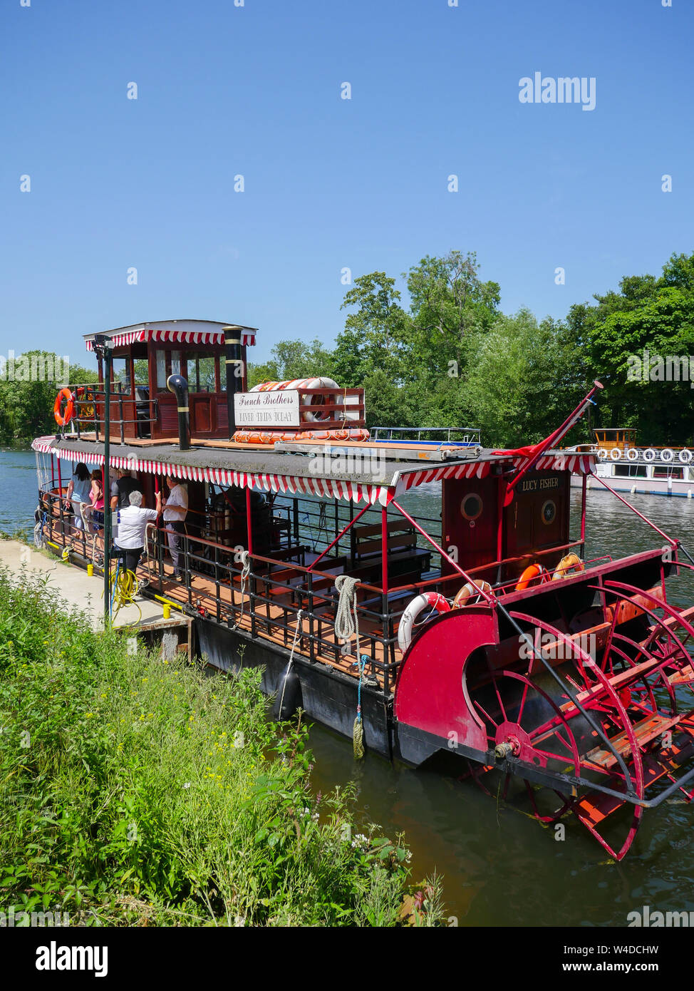 Runneymede à Windsor, Paddle Boat Trip, Lucy Fisher, Runneymede, Surrey, Angleterre, Royaume-Uni. Banque D'Images