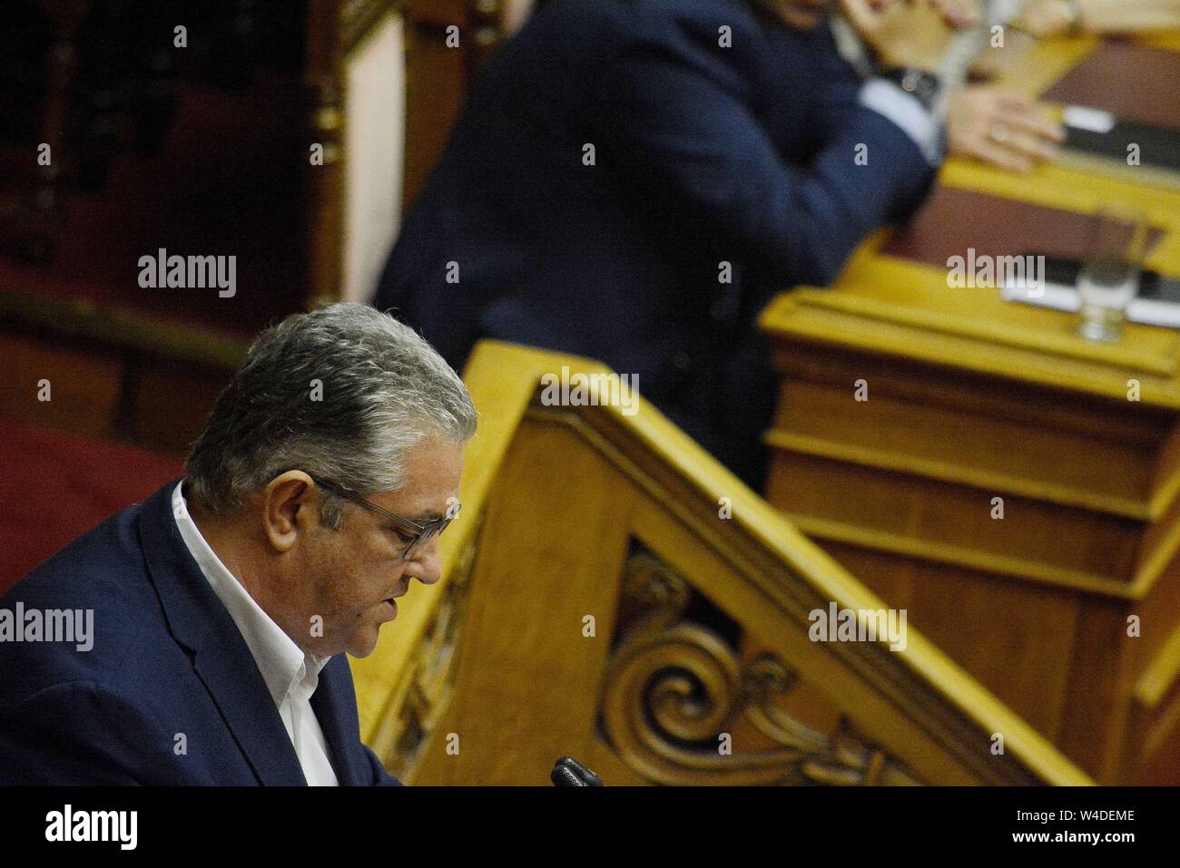 Athènes, Grèce. 20 juillet, 2019. Le Secrétaire Général du Parti communiste de Grèce, Dimitris Koutsoumbas la parole lors du premier jour d'énoncés de politiques du nouveau Gouvernement grec au Parlement grec à Athènes. Credit : Giorgos Zachos SOPA/Images/ZUMA/Alamy Fil Live News Banque D'Images