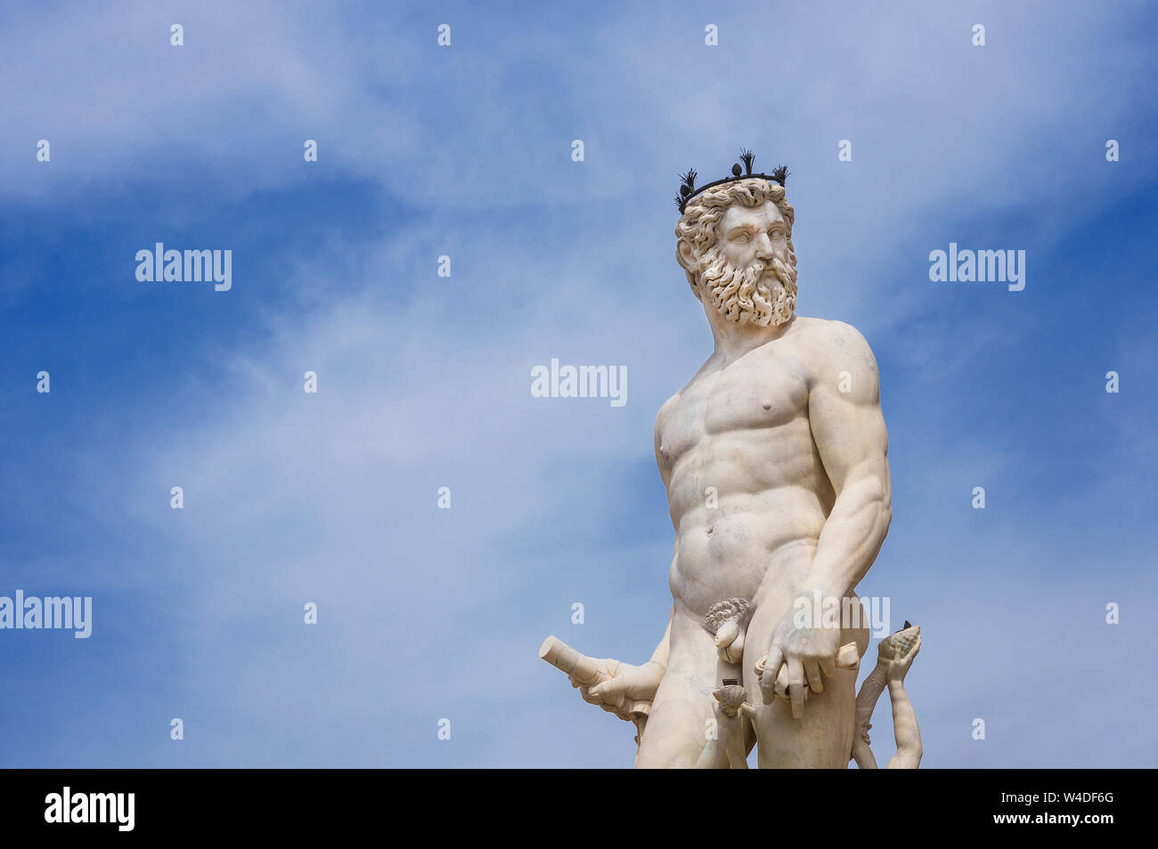 Neptune Dieu de la mer. Statue en marbre de la fontaine de Neptune, érigée en 1565 sur la Piazza delle Signoria, dans le centre historique de Florenc Banque D'Images
