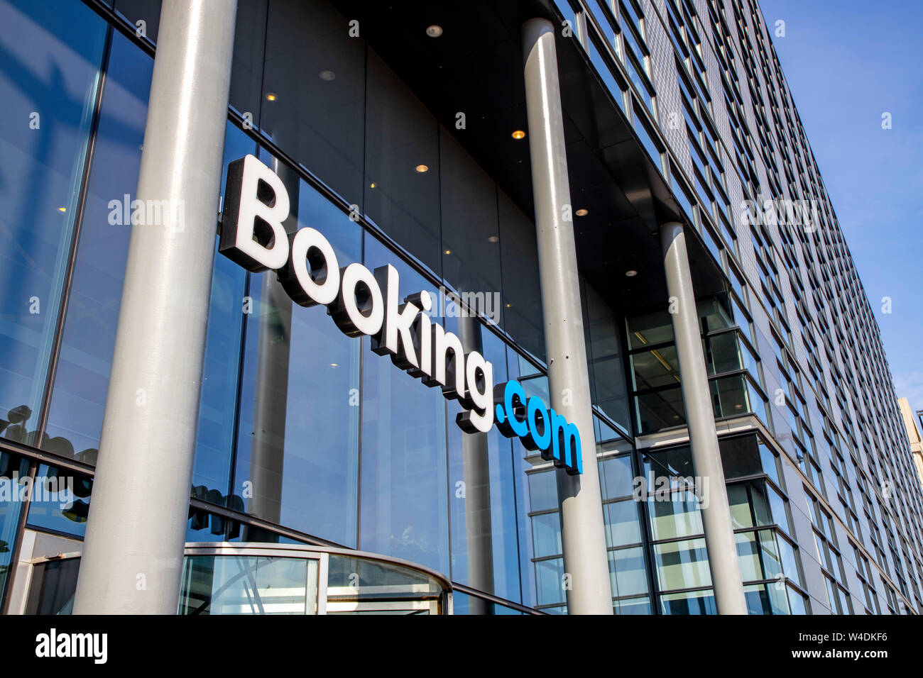 Amsterdam, Pays-Bas, Piet Heinkade, de nouveaux bâtiments à Ijhaven, siège  de Booking.com Hotel Portail en ligne, Médiation Photo Stock - Alamy