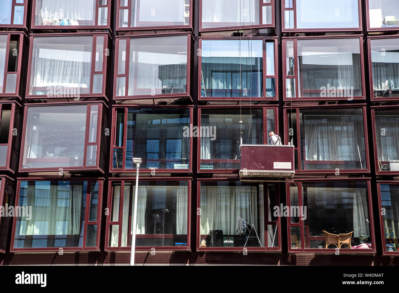 Amsterdam, Pays-Bas, maison d'habitation à NDSM Werf, grande fenêtre façades, vérandas, nettoyage de vitres, Banque D'Images