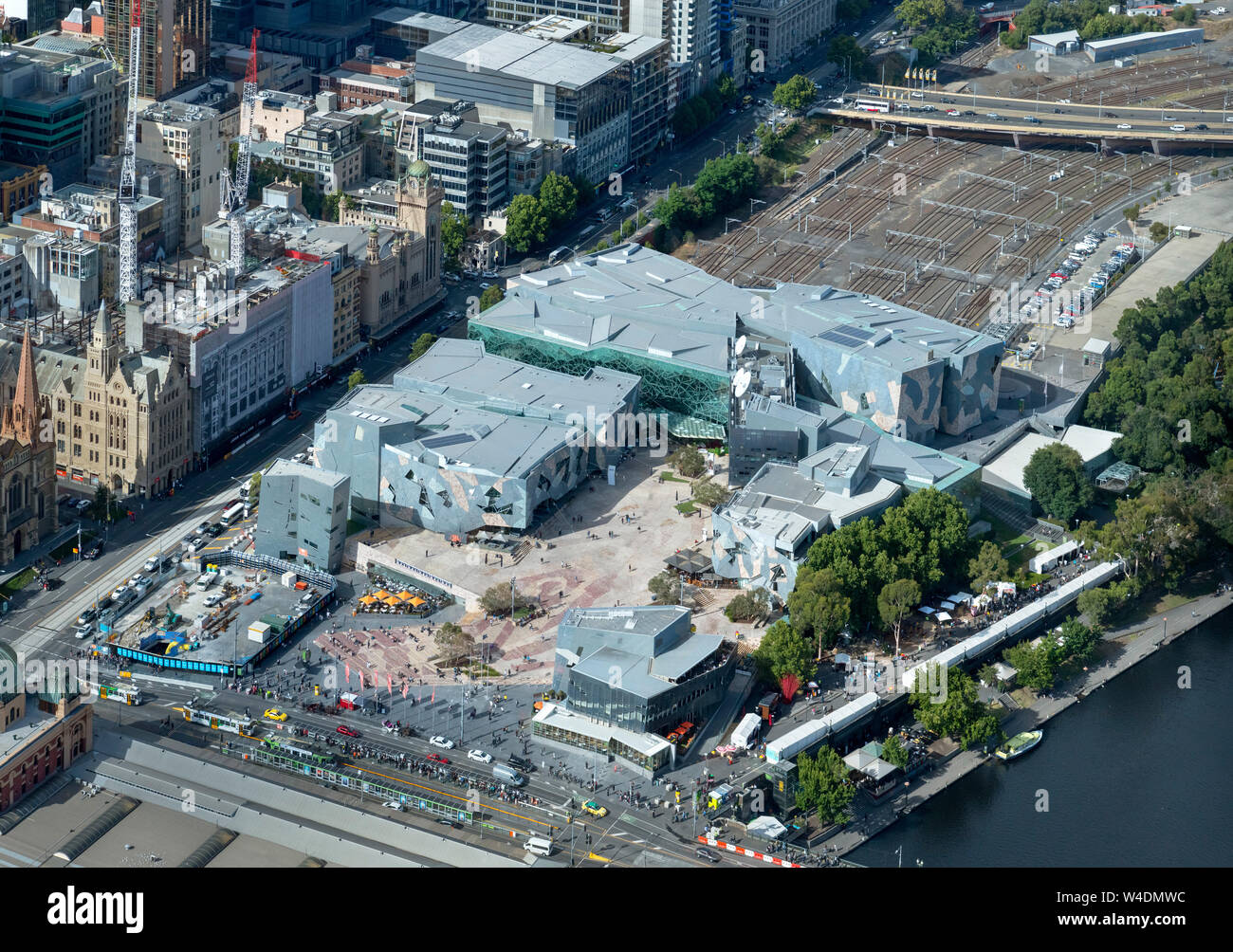 Vue aérienne de la place de la Fédération de l'Eureka Tower, Melbourne, Victoria, Australie Banque D'Images