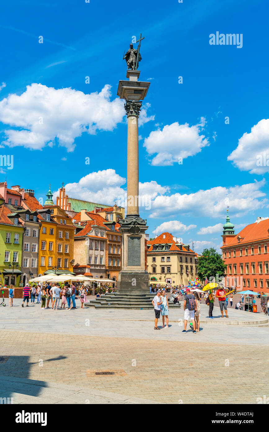 Varsovie, Pologne - Juillet 19, 2019 : Avis de la colonne de Sigismond et place du château dans la vieille ville de Varsovie. Érigé à l'origine en 1644, la colonne est l'une des guerres Banque D'Images