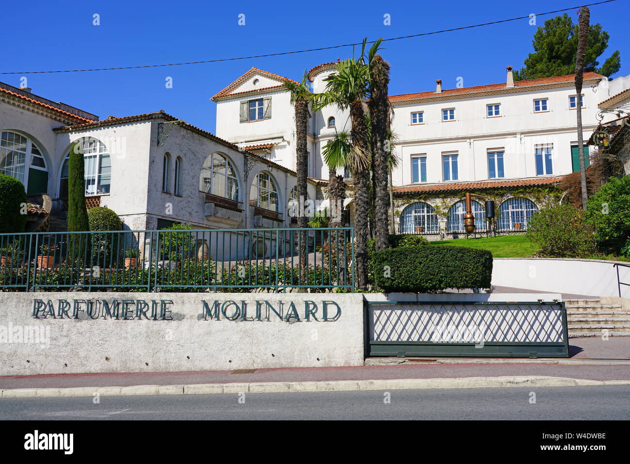 GRASSE, FRANCE -21 avr 2018- Vue sur le musée du parfum Molinard et usine à  Grasse, Provence, France Photo Stock - Alamy