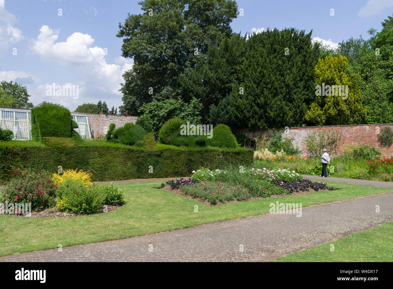 Le jardin clos, Delapre Abbey, on a sunny Summer 's day : Northampton, Royaume-Uni Banque D'Images