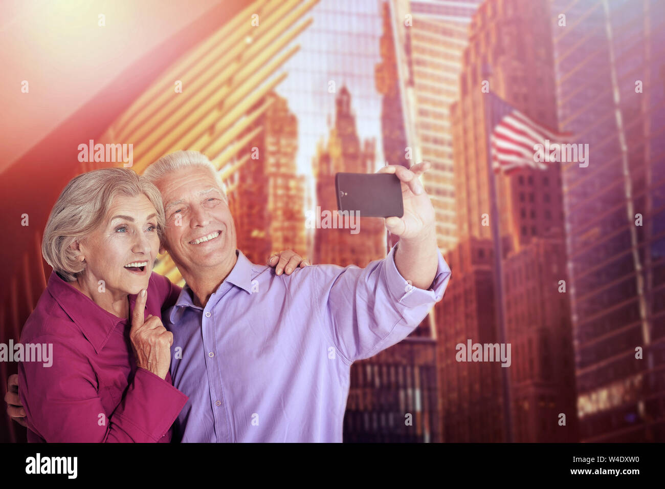 Portrait of happy young couple selfies Banque D'Images