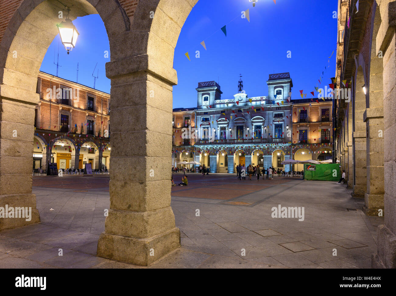 La Plaza Mercado Chico avec la Mairie, hôtel de ville, à l'arrière-plan, Avila, Espagne Banque D'Images