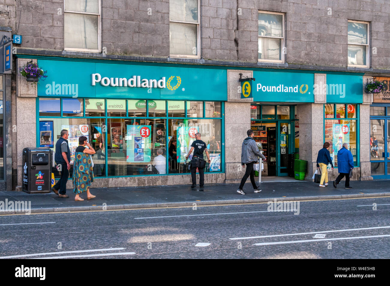Une succursale de Poundland dans Union Street, Aberdeen. Banque D'Images