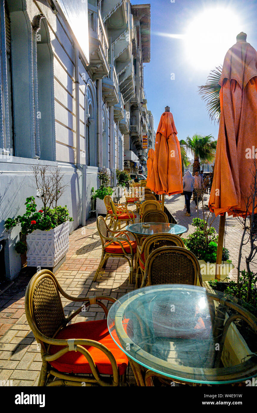 La terrasse du café à l'hôtel Cecil Hotel. Construit en 1929 par la famille Metzger Franco, dans la ville d'Alexandrie. Banque D'Images