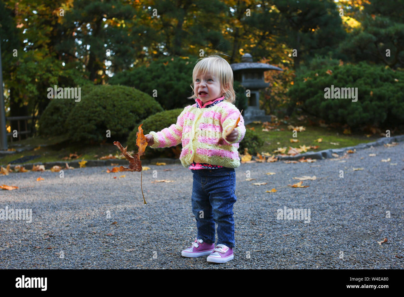 Tres Mignon Et Beau Bebe Fille Avec De Grands Yeux Petite Princesse Photo Stock Alamy