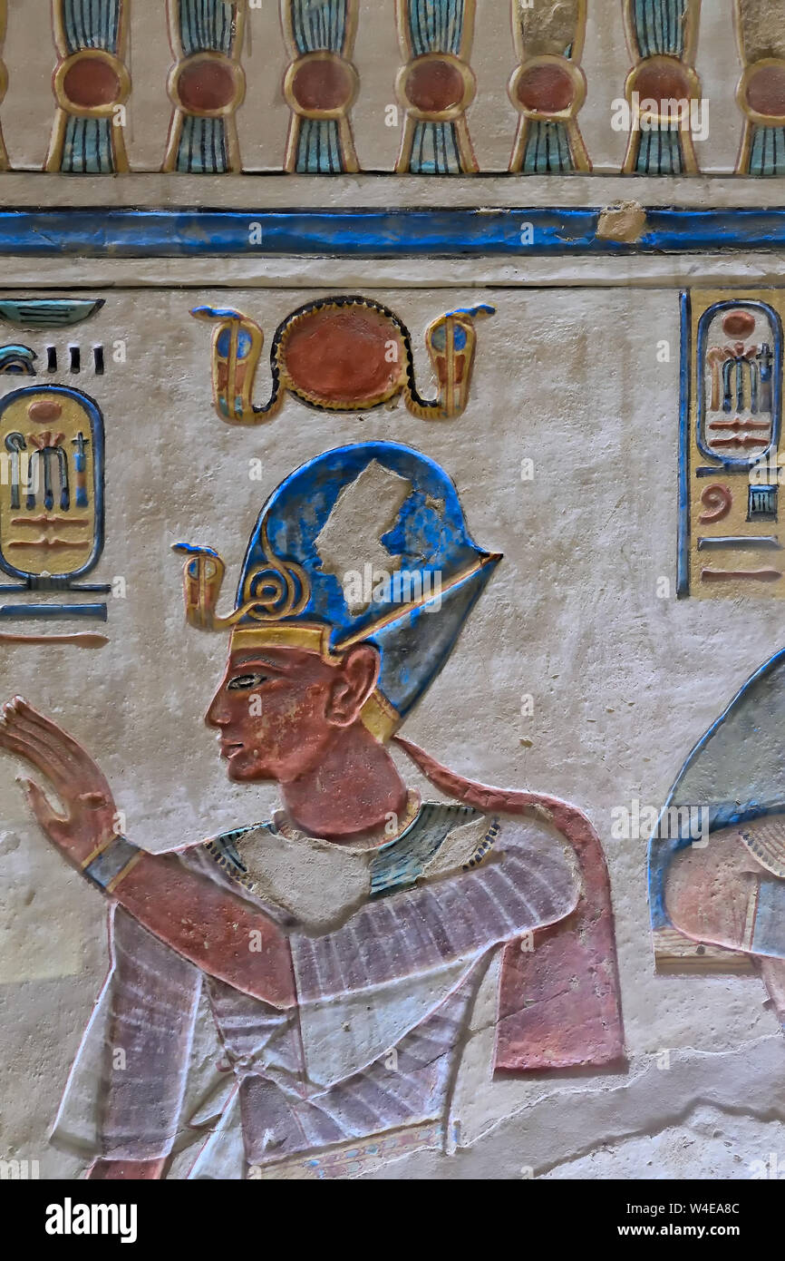 Détail d'un mur d'urgence, représentant le roi Ramsès III, de la tombe de son fils le Prince Amun-Her-Khopshef(QV55) dans la Vallée des Reines Banque D'Images