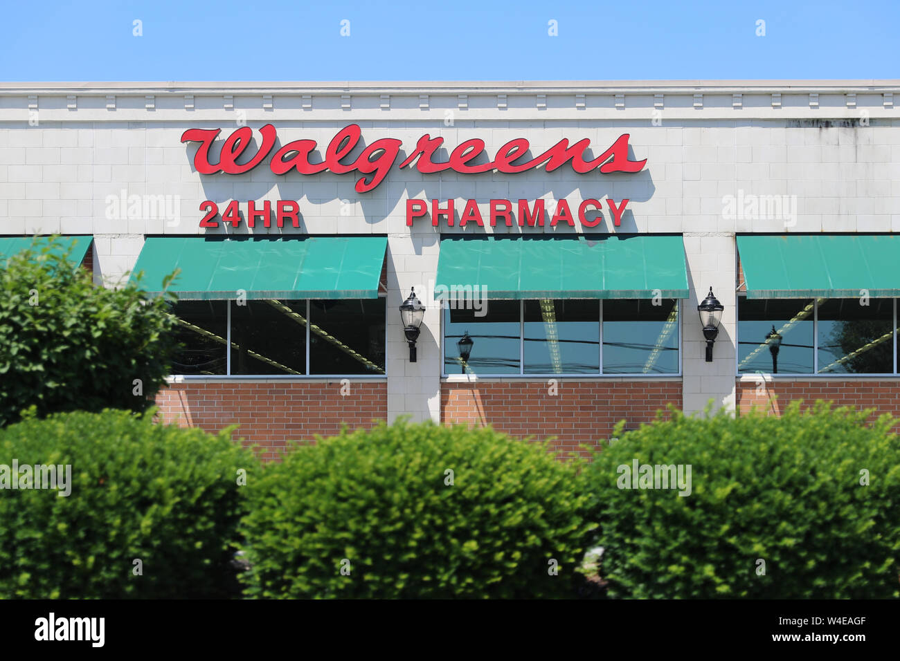 La Princeton New Jersey - le 23 juin 2019 : Walgreens store extérieur et signe. Walgreens est la plus grande chaîne de vente au détail de drogues aux États-Unis. - Image Banque D'Images