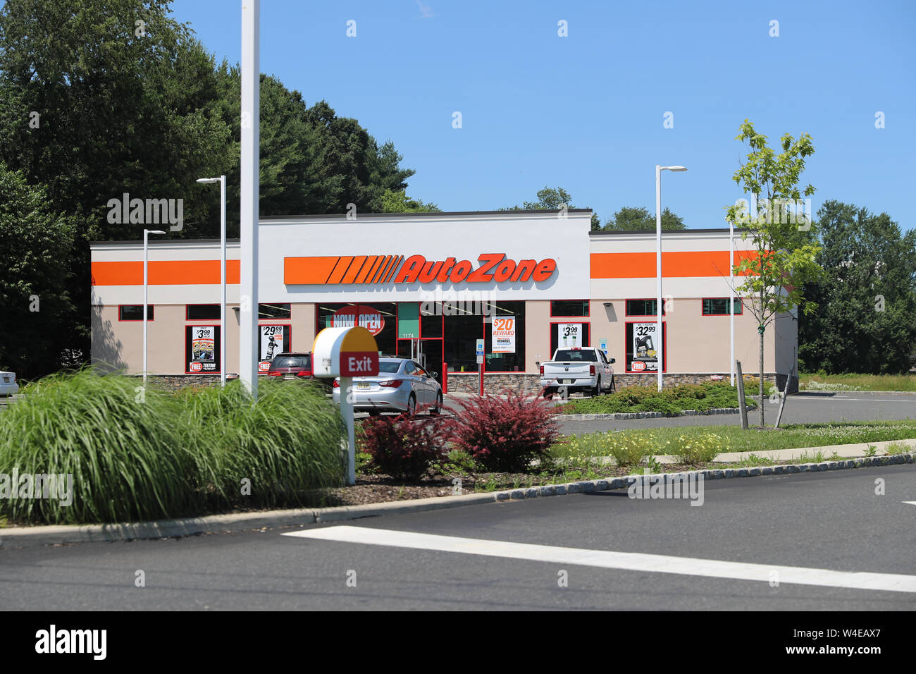 La Princeton New Jersey - le 23 juin 2019 : Auto Zone store. Zone auto est le 2e plus grand distributeur d'accessoires automatiques de marché aux Etats-Unis. Ils Banque D'Images