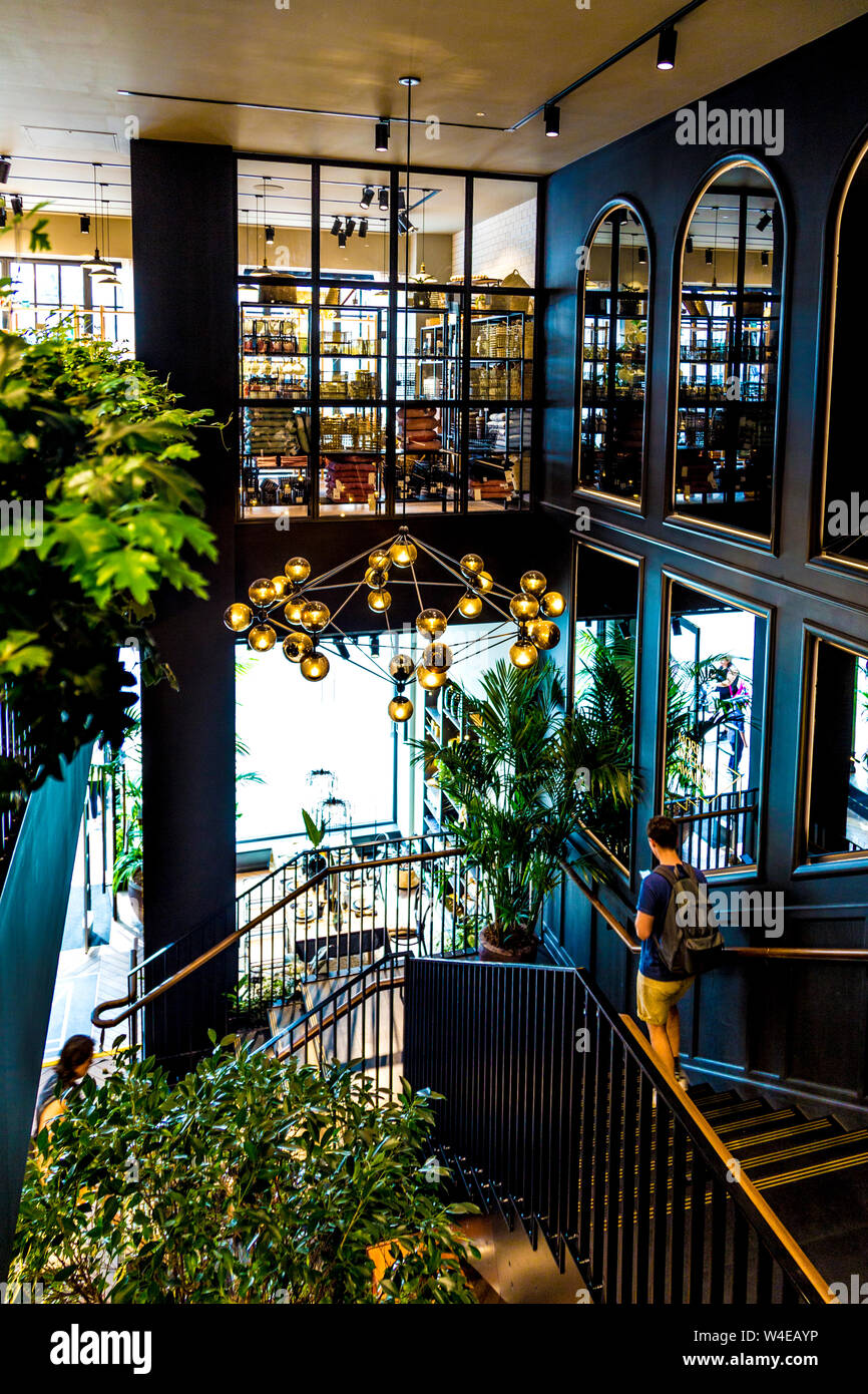 Intérieur de H&M en magasin accessoires Accueil / Carnaby Street, London, UK Banque D'Images