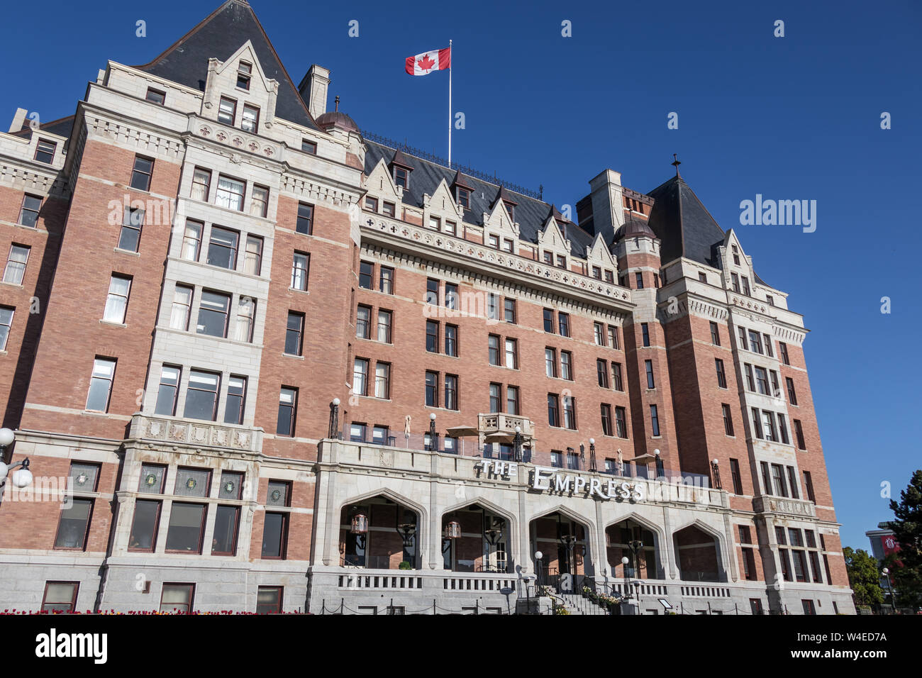 Le célèbre hôtel Fairmont Empress, situé au bord de l'eau, au centre-ville de Victoria, en Colombie-Britannique, a vu le jour clair. Banque D'Images