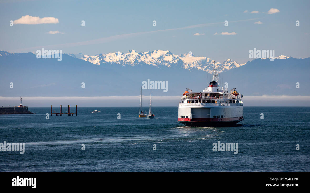 MV Coho Ferry quitte le port de Victoria à Port Angeles, Washington - Victoria, île de Vancouver, Colombie-Britannique, Canada Banque D'Images