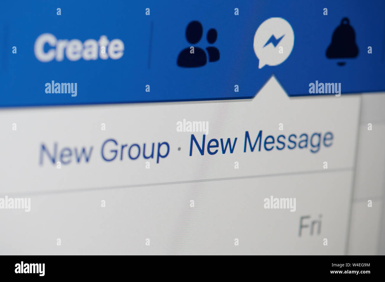 New York, USA - Le 22 juillet 2019 : Nouveau message dans facebook page vue en gros plan sur l'écran de l'ordinateur portable Banque D'Images