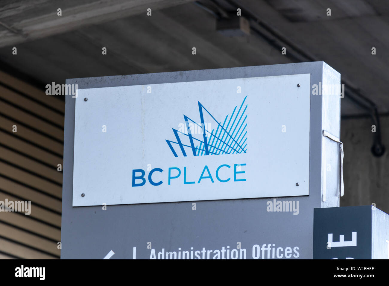 Logo BC place au sommet d'un panneau d'annuaire situé à l'extérieur du stade, dans le centre-ville de Vancouver, en Colombie-Britannique. Banque D'Images